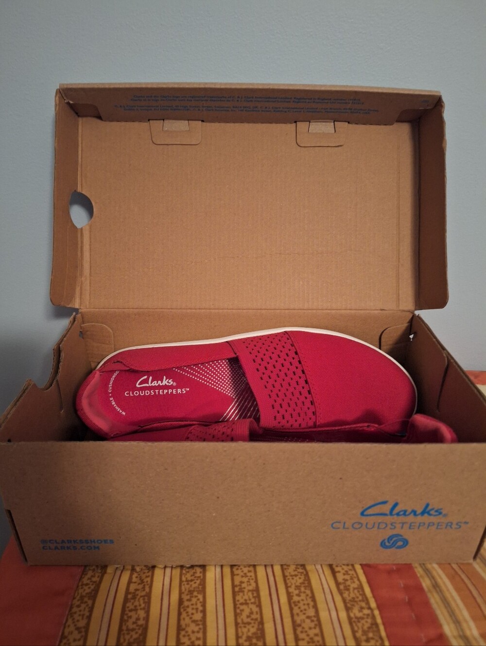 Clarks Cloudsteppers NWT Breeze Vibe Slip-On Red Women's Size 8 Has Box
